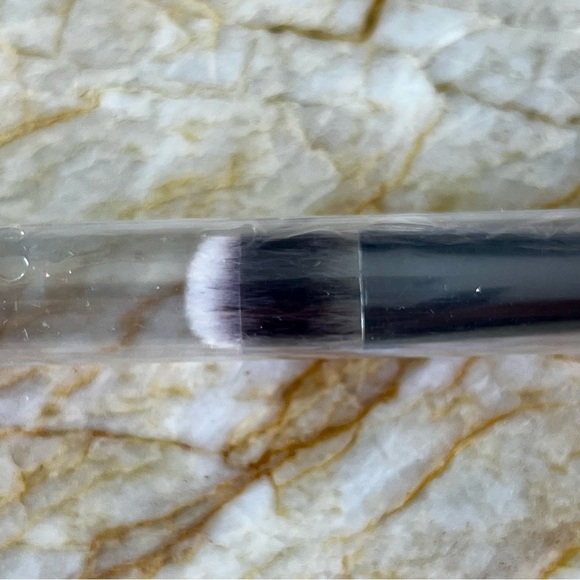 IT Cosmetics Dual Ended Eyeshadow Brush - Picture 3 of 5